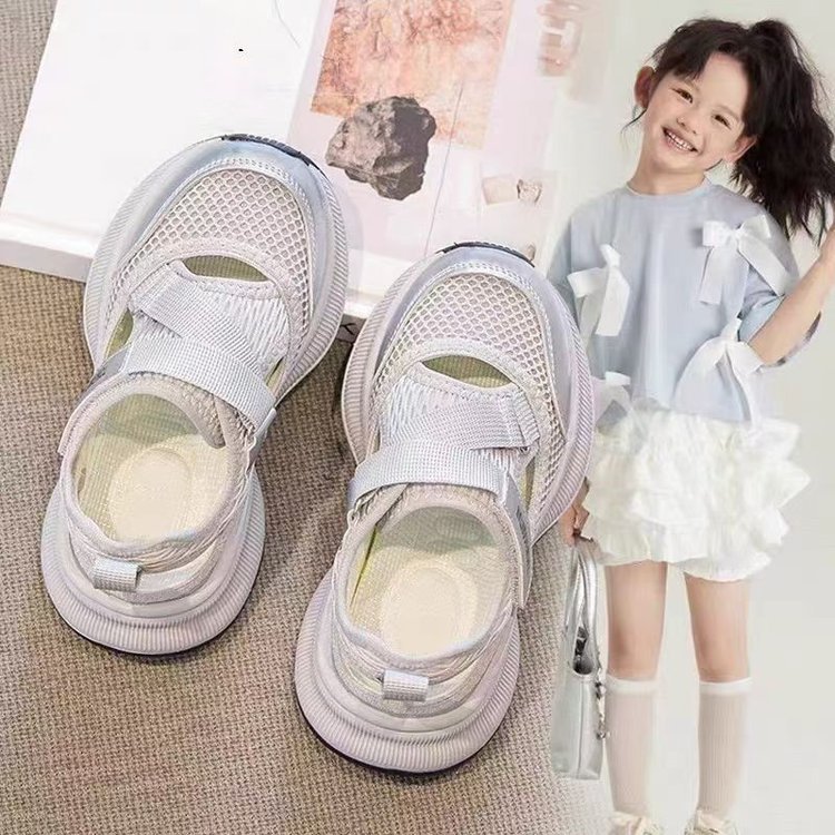 Children's demi-season sneakers