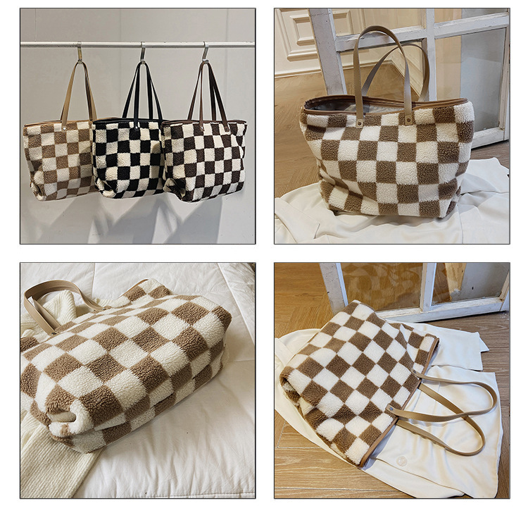 Plush Tote Large Capacity New Autumn And Winter Fashion Plush Checkerboard Shoulder Handbag display picture 2