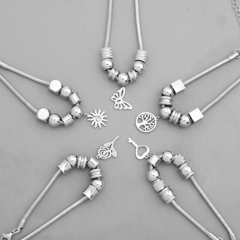 New European and American Personalized Pendants with Various Shapes, Optional Bracelets, Light Luxury Style, Non-Fading, Retro Temperament Bracelets Wholesale