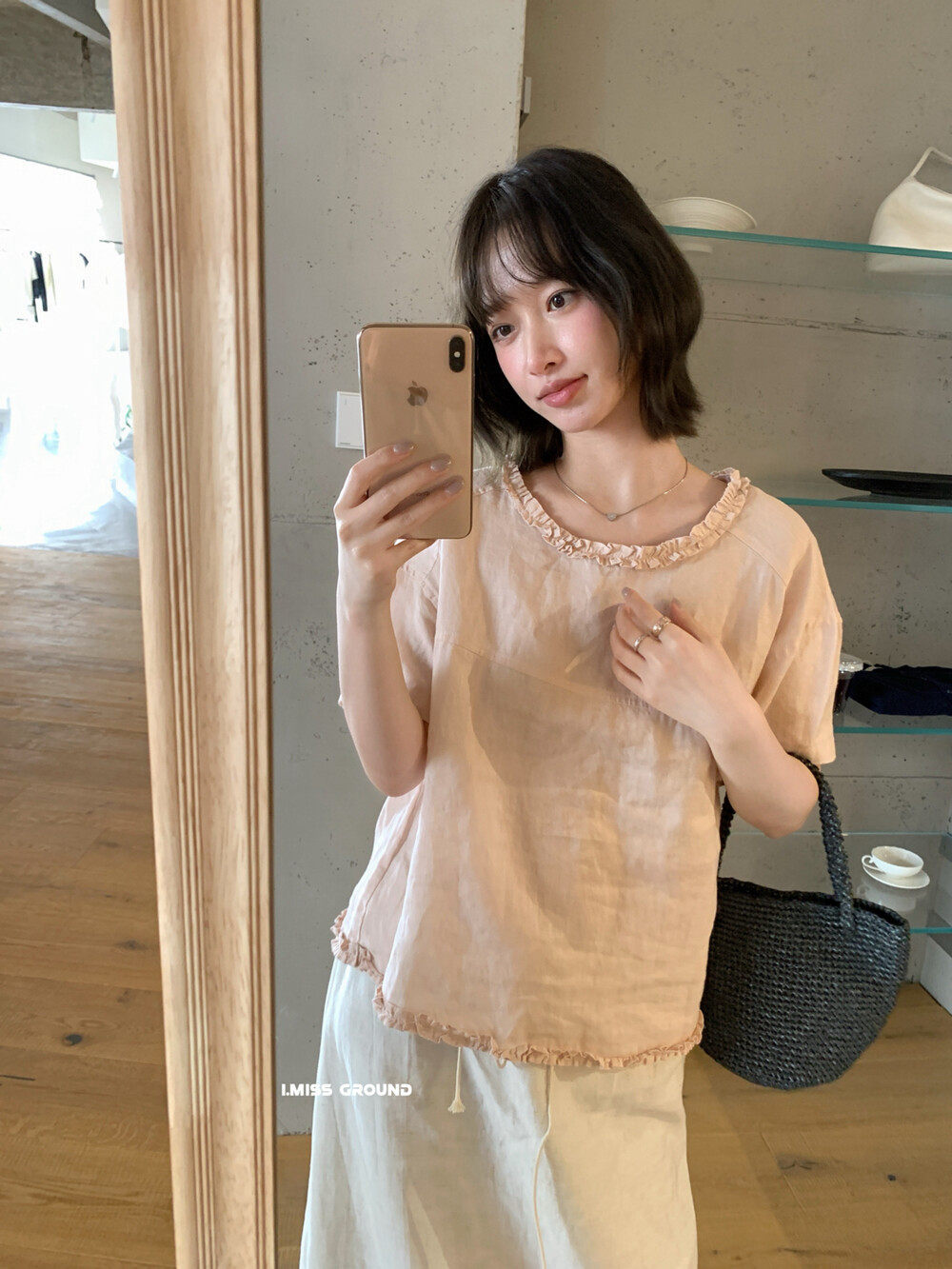 Áo sơ mi ngắn tay cổ tròn chất liệu linen phối ren bèo nhún — trắng ngà, Xanh nước biển, màu hồng, Vàng nhạtcolor chi tiết 5