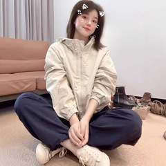 ショートタイプのアメリカ式フード付きのジャケット女性春秋服の新型2024ゆったりとした小柄なカジュアルジャケットの上着