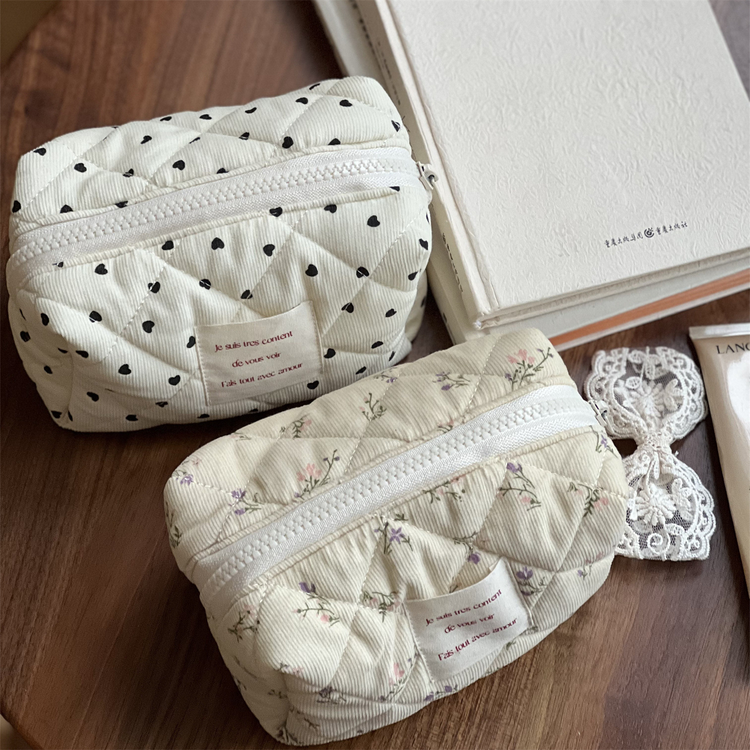 30g Weight Canvas Lining Material Zipper Closure Type / Strap Type Cosmetic Bag Bags Type Holiday, Daily Occasion Corduroy Material Heart Shape, Flower Pattern All Seasons Season Women's Gender Classic Style Style Square Shape Classic Style Heart Shape Flower Corduroy Square Makeup Bags 20