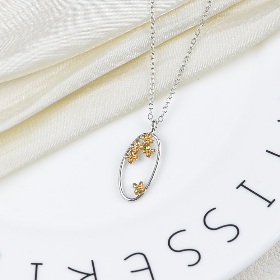 Collana elegante pendente fiore ovale traforato stile minimal_voghion.com