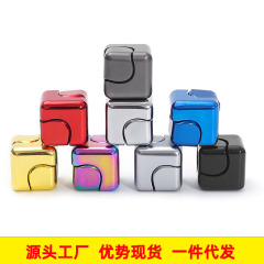 源メーカークロスボーダー起爆キューブ指先ジャイロ金属回転ジャイロ自慢ブロックハンドル玩具