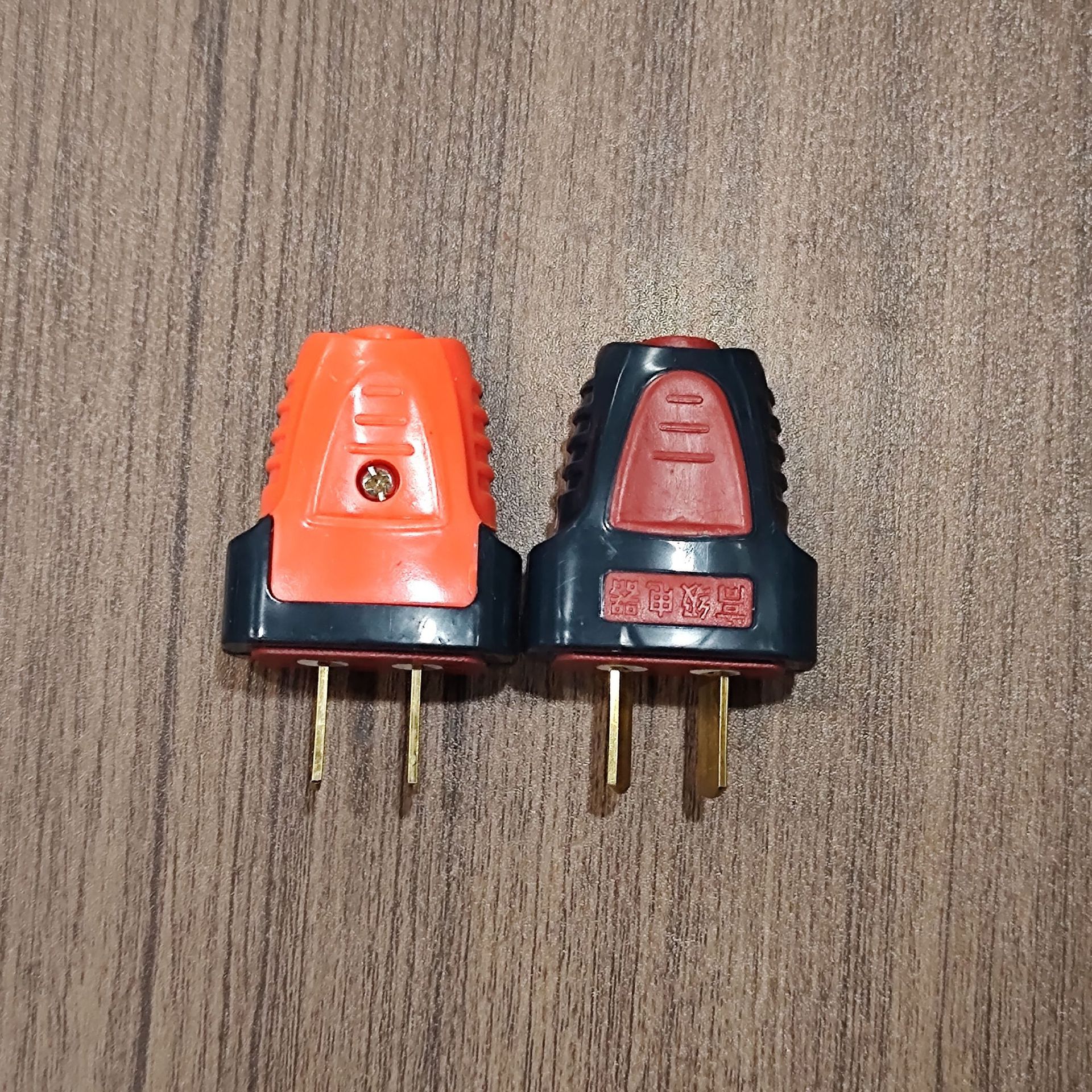 可转向二插头双色二插头两插头加厚铜片插头A85