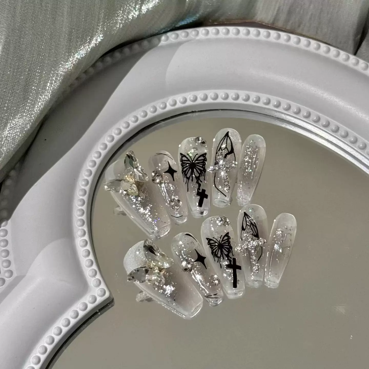 手工穿戴甲片高级感夏季黑色晕染蝴蝶钻可拆卸美甲贴十字架假指甲