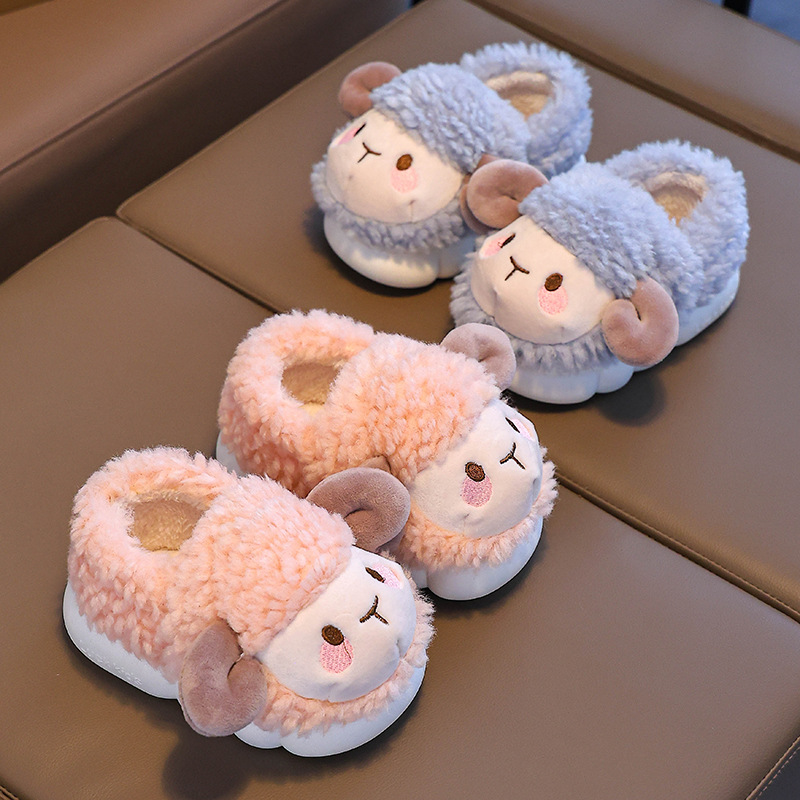 Bolsos de invierno para niños zapatillas de algodón para niñas en el hogar calentamiento y peluche para niños lindos zapatos de algodón para bebés pequeños y medianos