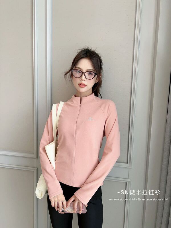 半開きのファスナーのミクロンの底のシャツの女性の秋冬の新型のプリントのアルファベットのファスナーのシャツの高級感の修身は底の上着を打ちます。|undefined