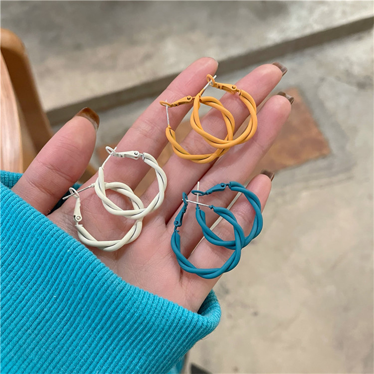 Großhandel Schmuck Koreanische Geometrische Kreis Twist Ohrringe Nihaojewelry display picture 1
