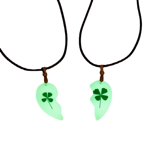 European and American cross-border best-selling glow-in-the-dark four-leaf clover necklace, love-themed matching couple's necklace, stylish dried flower necklace set