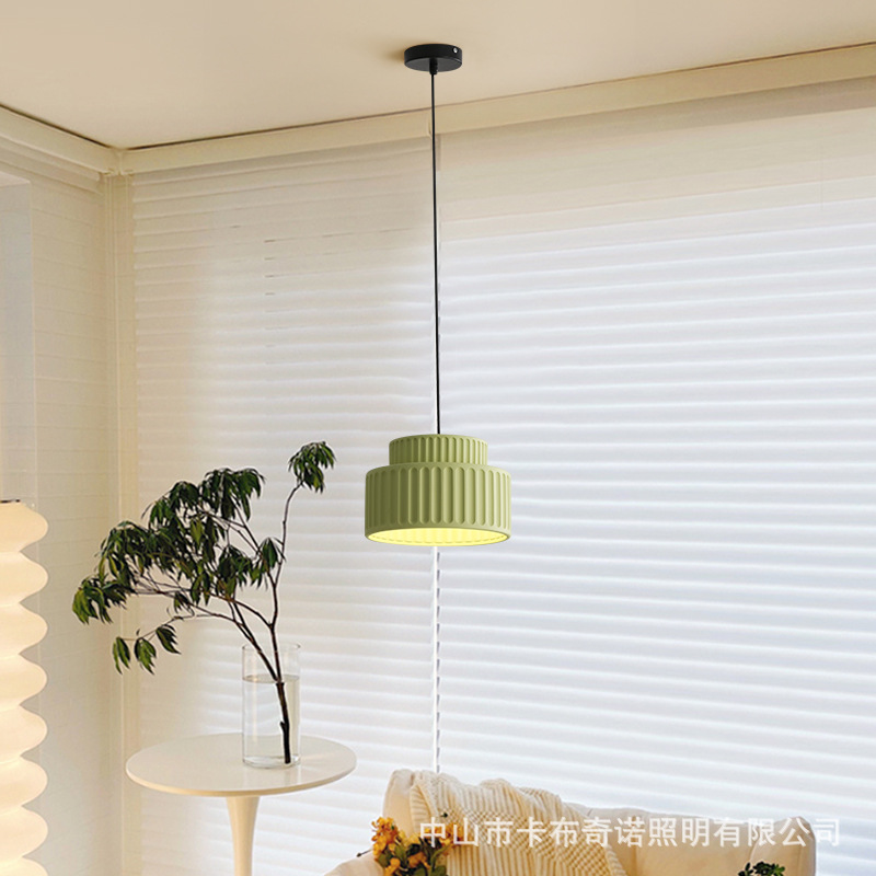 Araña de restaurante estilo crema francesa, celebridad de Internet, estilo caliente 2024, nueva lámpara de noche de dormitorio, protección ocular cálida, lámpara Zhongshan