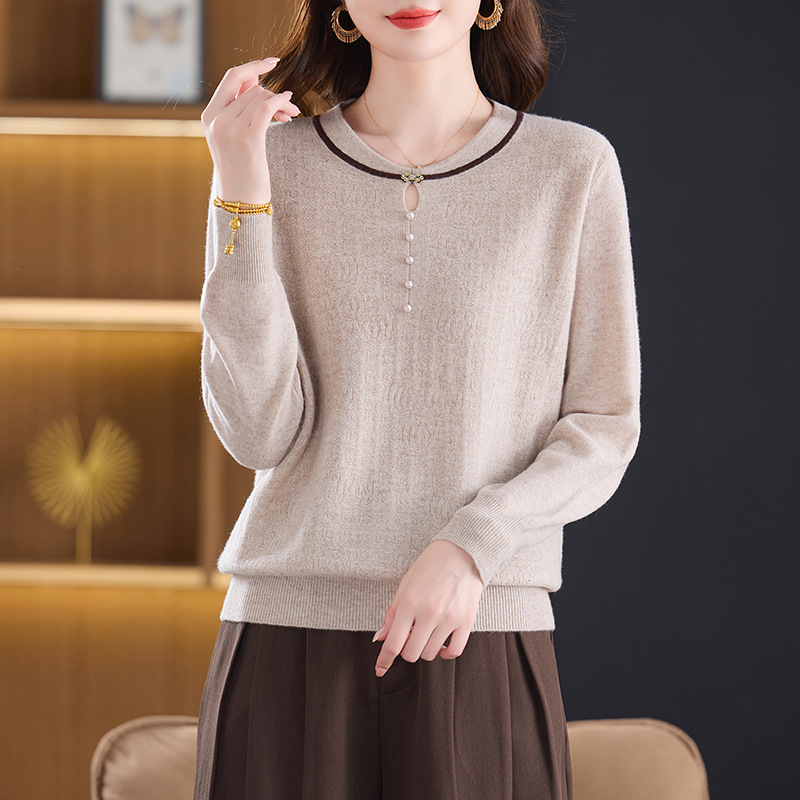 2025 New Large Size Wool Base Layer Sweater with Beaded Top for W