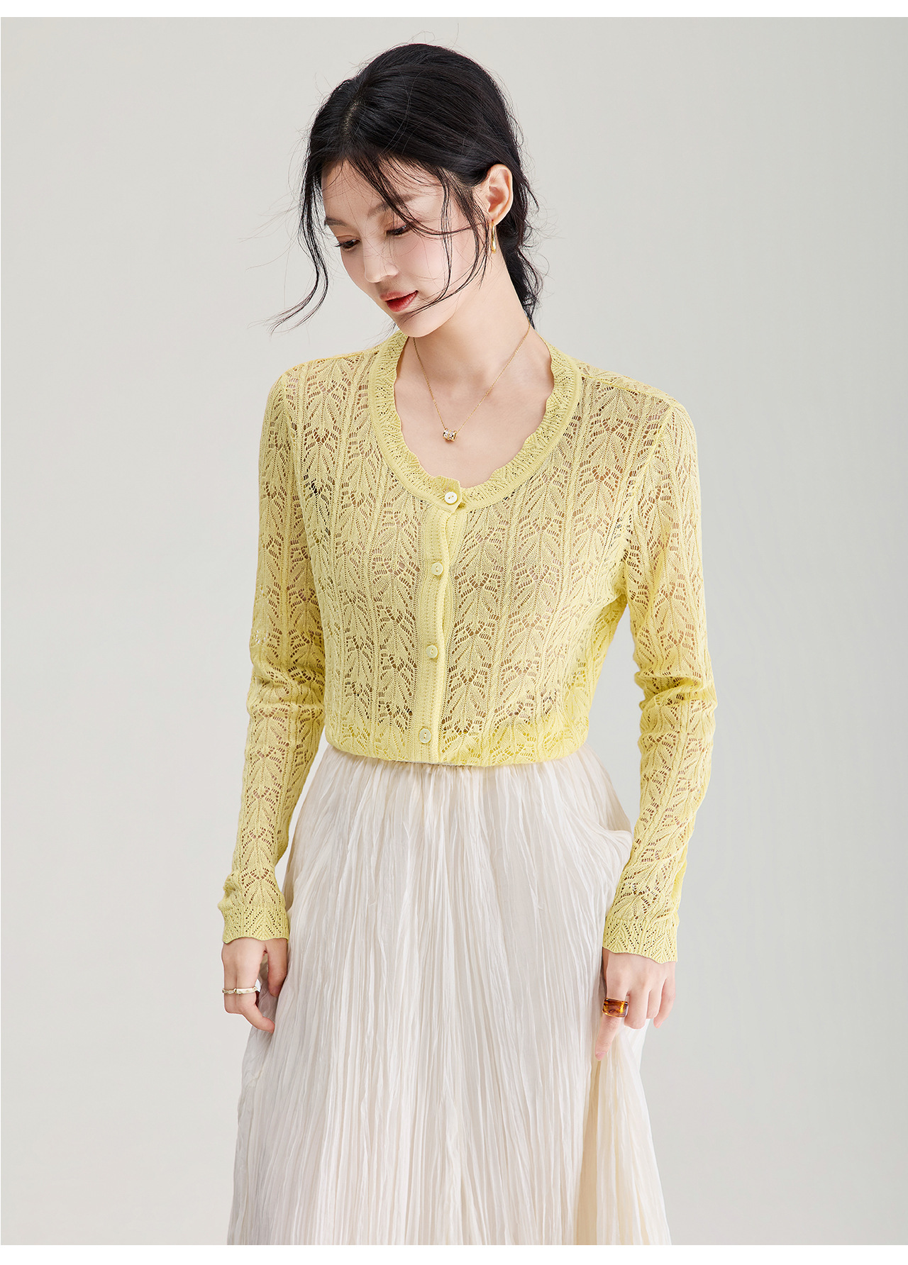 Áo cardigan cổ tròn họa tiết hoa móc nổi thiết kế mỏng nhẹ — màu trắng chi tiết 16