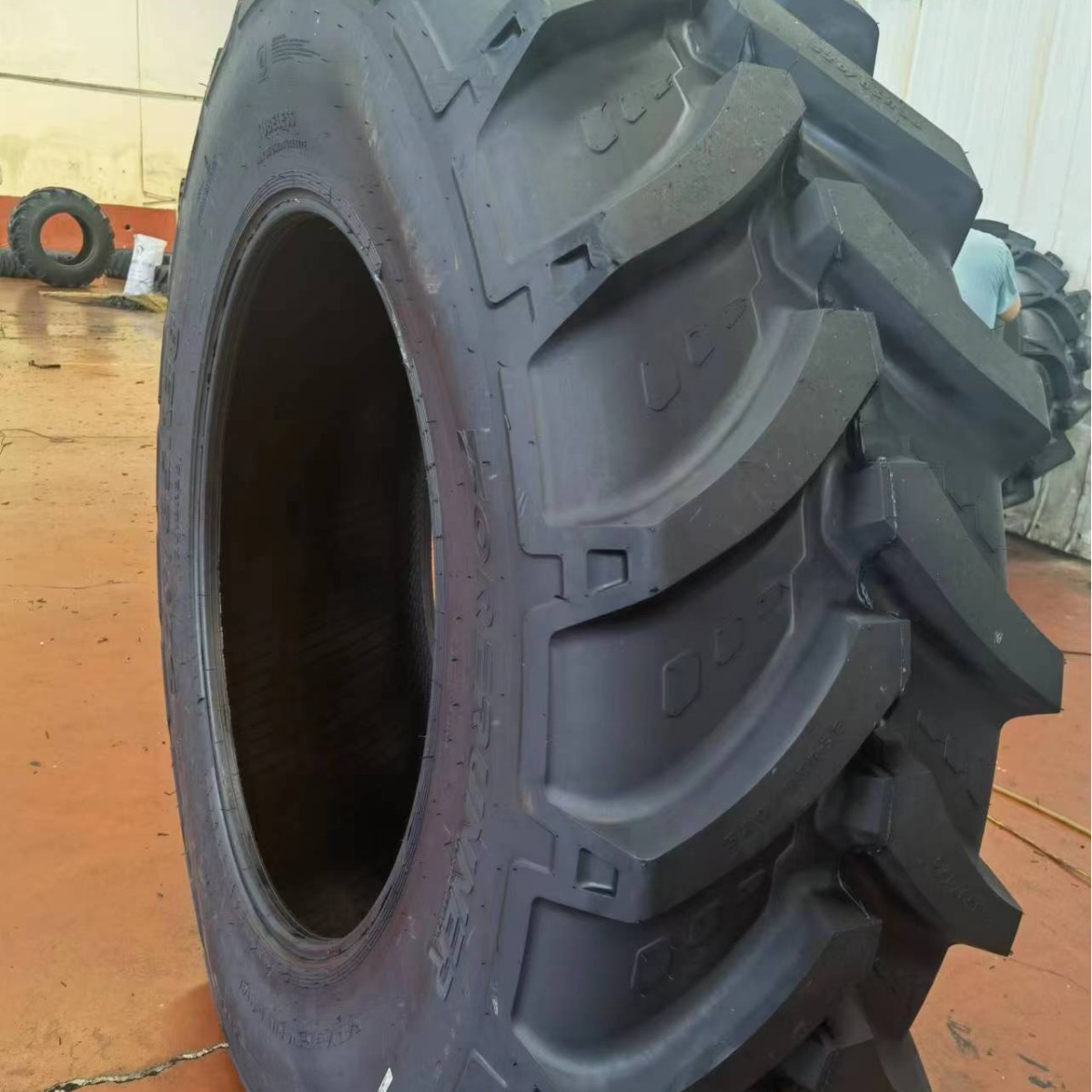 拖拉机轮胎 520/85R38人字花纹子午线农用轮胎 真空胎