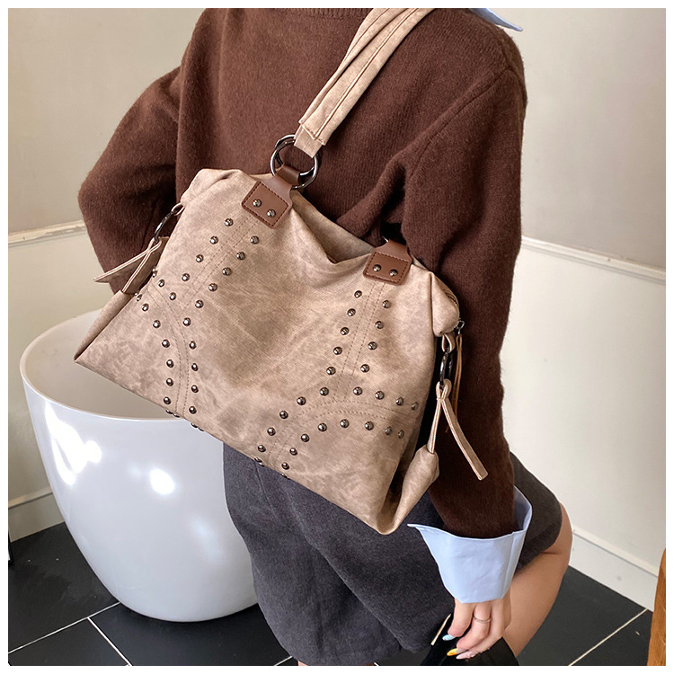 fashionable retro shoulder bag