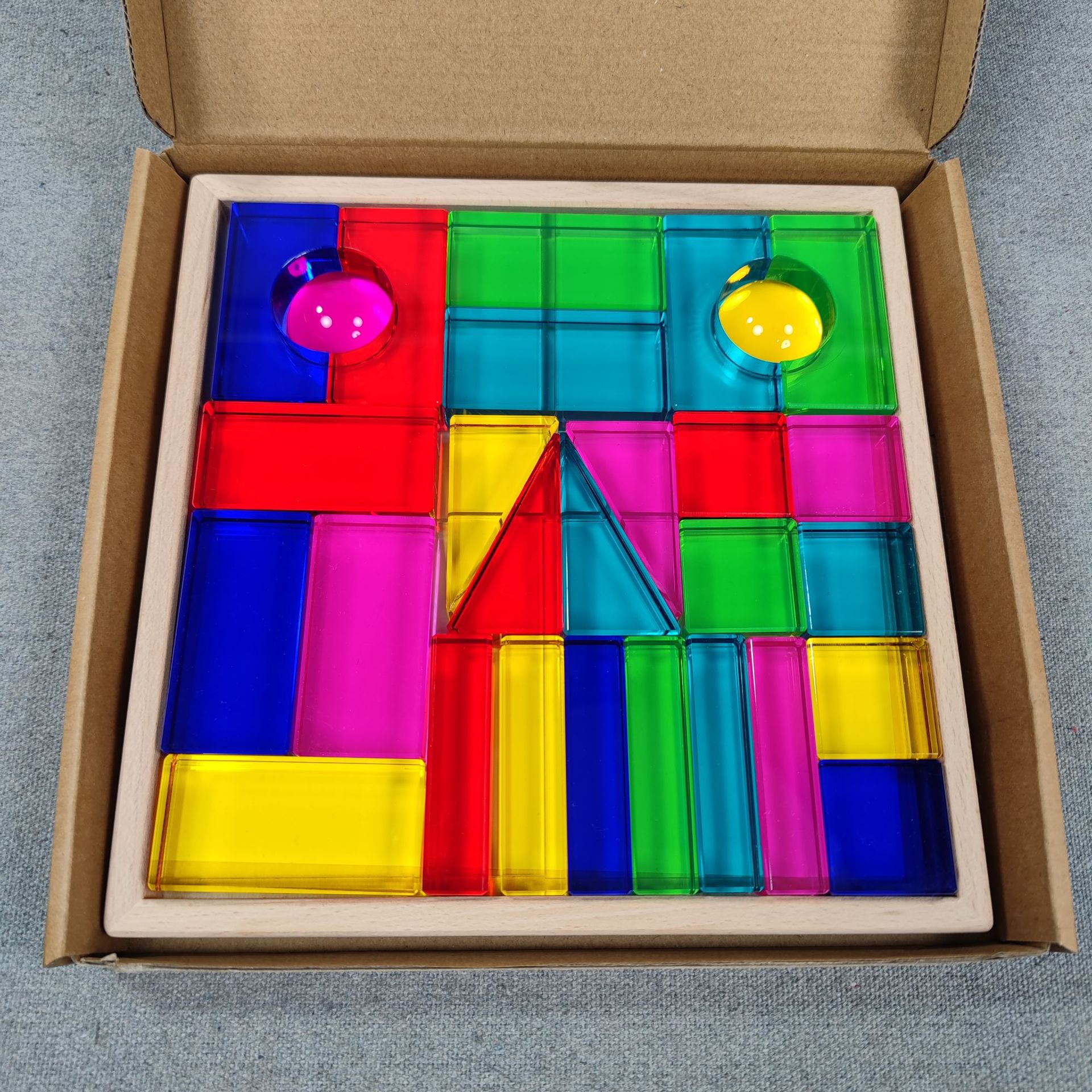 Wooden boxed 28 transparent acrylic gem building blocks +4 building boards total 32 children's educational toys