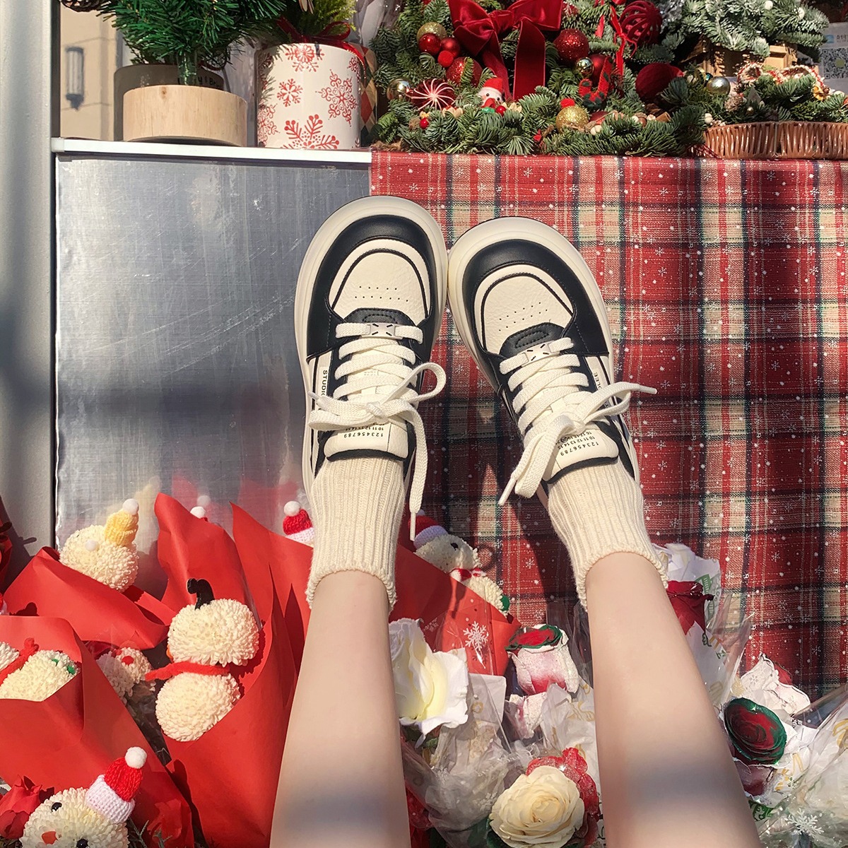 Versión de cuero de vaca de alto nivel ~ Grape Madre Reducción de edad Redonda de lazos de suela gruesa zapatos casuales blancos zapatos de skate de mujer