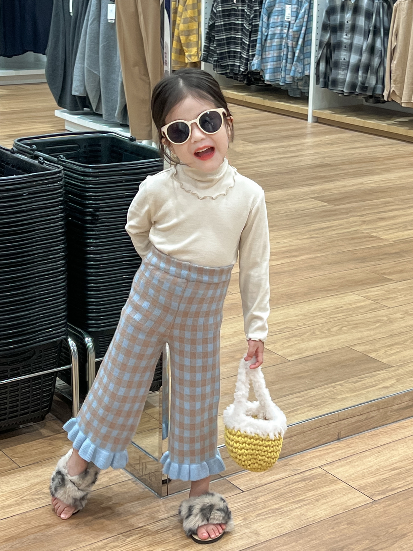 2023. aasta sügisene tüdrukute Korea väljaande temperamentne magusa sinise ruudulise kootud komplektiga kampsun, varrukatega topp, puidust kõrvaäärega püksid, kolm_voghion.com