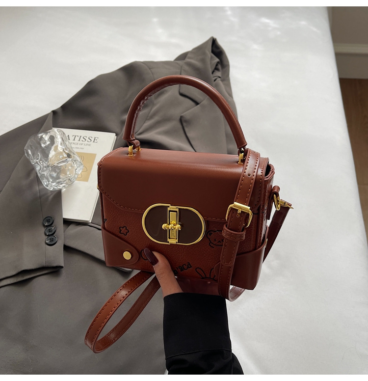 Korean-style fashionable color-blocking small square handbag with a high-quality feel, a new summer 2025 stylish and versatile women's crossbody bag undefined