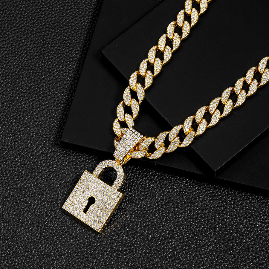 Asmeninis pilnas deimantinis rakto užrakto kūrybinių papuošalų vyriškas pankroko kubietiškas pakabukas-vėrinys_voghion.com