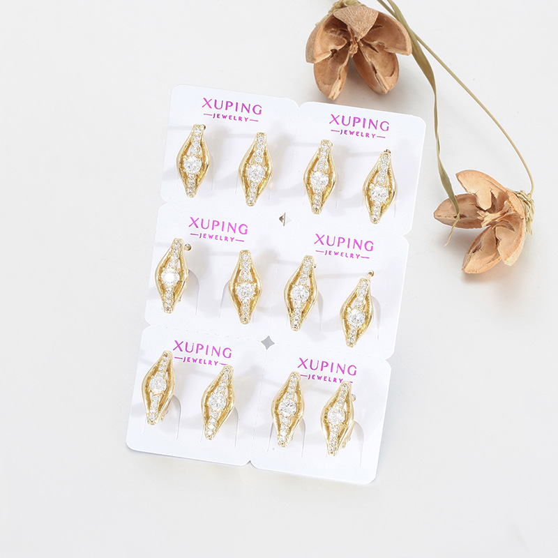 Xuping incrustado una sola fila de gemas artificiales europeas y estadounidenses transfronterizas moda fría viento personalidad auriculares al por mayor mujeres