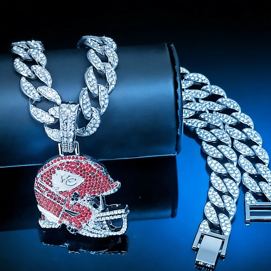 Europa y América Hip-Hop Viento lleno de diamantes Cuban Chain Jefes Colgante Casco Collar de hombre 1688 Joyas de aleación personalizadas