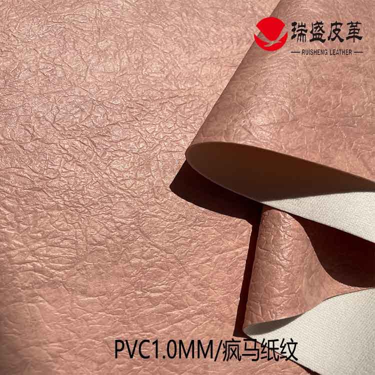 现货供应PVC皮革1.0MM毛巾底牛皮纸纹疯马纸纹箱包手袋沙发装饰革