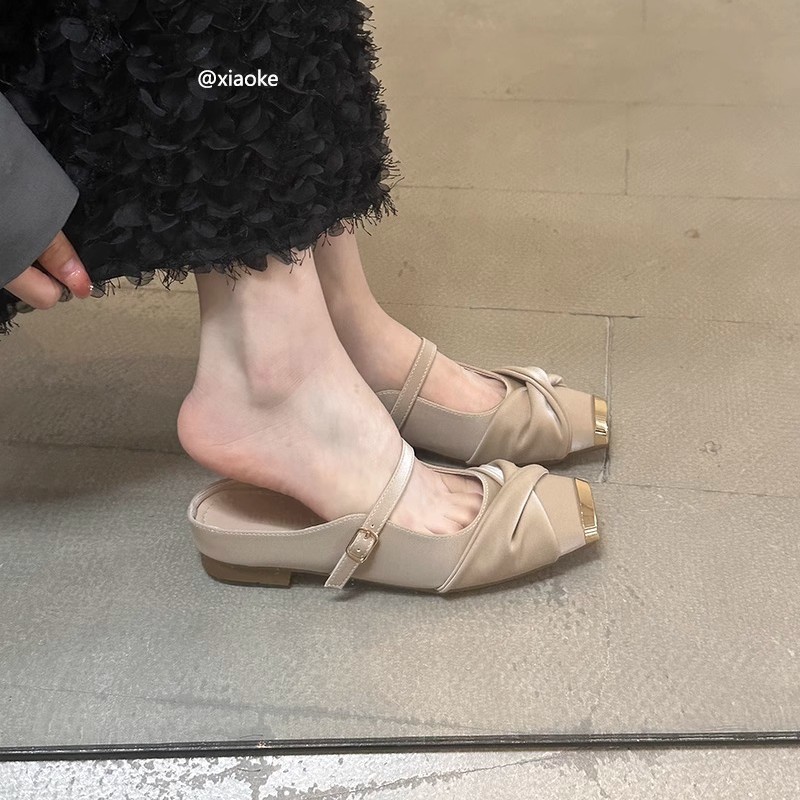 Cabeza cuadrada de metal, tacón plano, medio arrastre, modelo de primavera 2025, zapatillas de suela suave de cuero suave, las mujeres usan zapatos Mary Jane