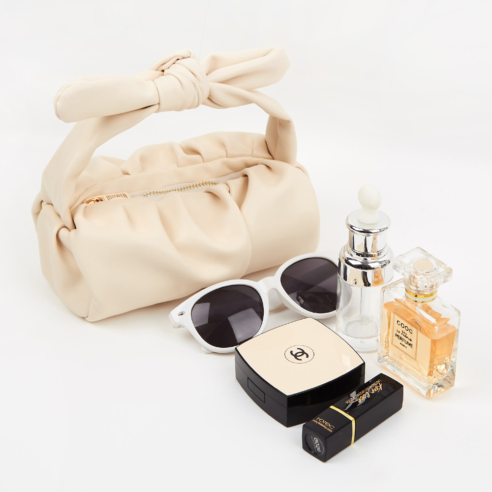 2022 verano nuevo casual portátil plisado bolsa de nicho diseño de las mujeres bolsa de Internet celebridad PU material todo partido nube bolsa