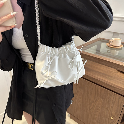 Large Capacity 2024 Spring New Simple Casual School Commute Water Bottle Bag Simple Casual Fashion Single Shoulder Women's Bag