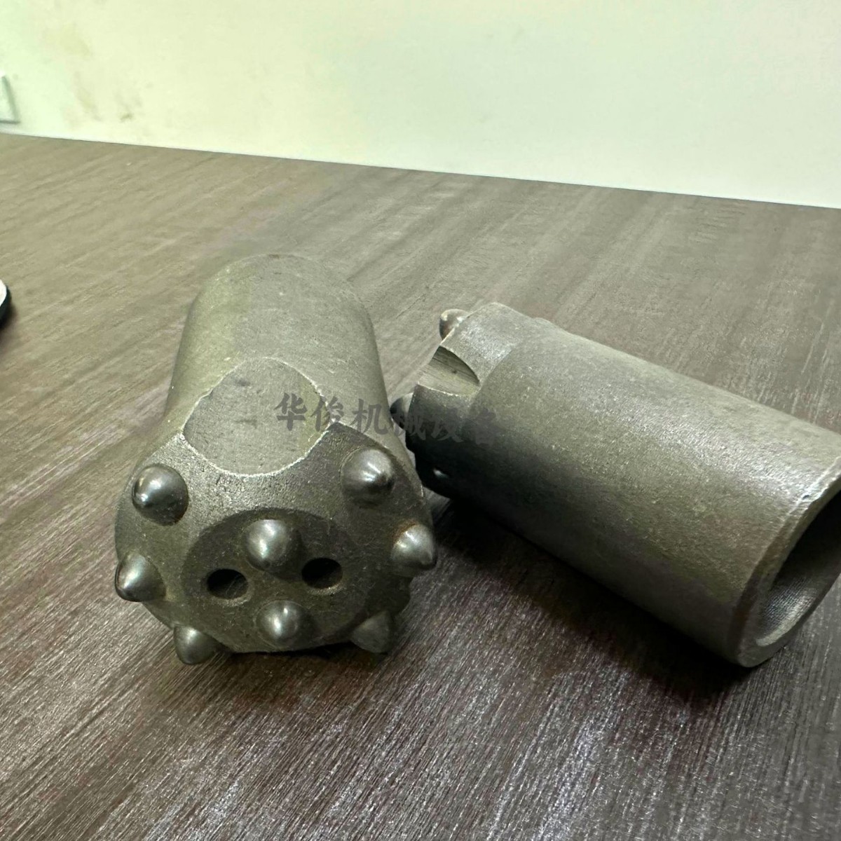 Broca de diente de bola 28 Broca de perforación de roca para minería prensada en frío de aleación 32 Broca de varilla de anclaje Alto horno 38 Broca de diente de bola