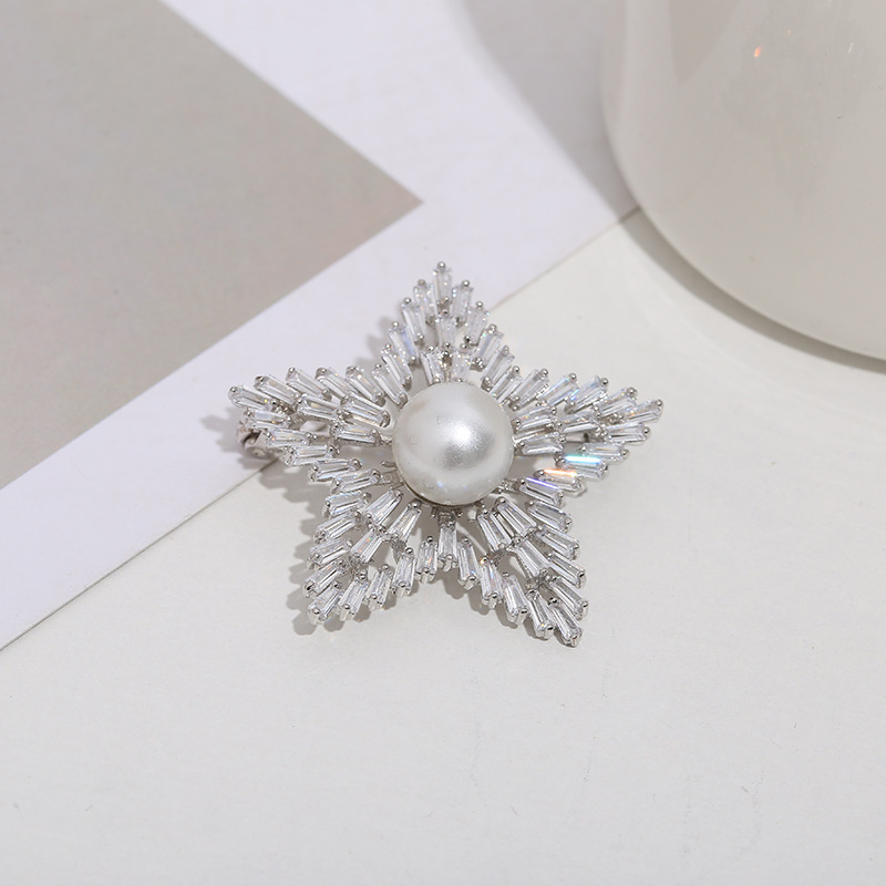 Estilo coreano popular estrella de cinco puntas forma pin moda OL escalera cuadrada circón broche ropa pin pequeña joyería al por mayor