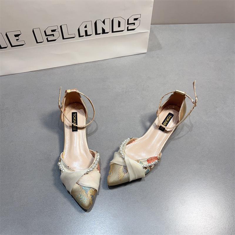 Embroidered Satin Rhinestone Chunky Heel Single Strap Shallow Pointed Toe Cheongsam Sandals Mid-Heel Shoes Pointed Toe Chunky Heel Embroidered Satin Rhinestone Chunky Heel Single Strap Shallow Pointed Toe Cheongsam Sandals Mid-Heel Shoes Pointed Toe Chunky Heel
