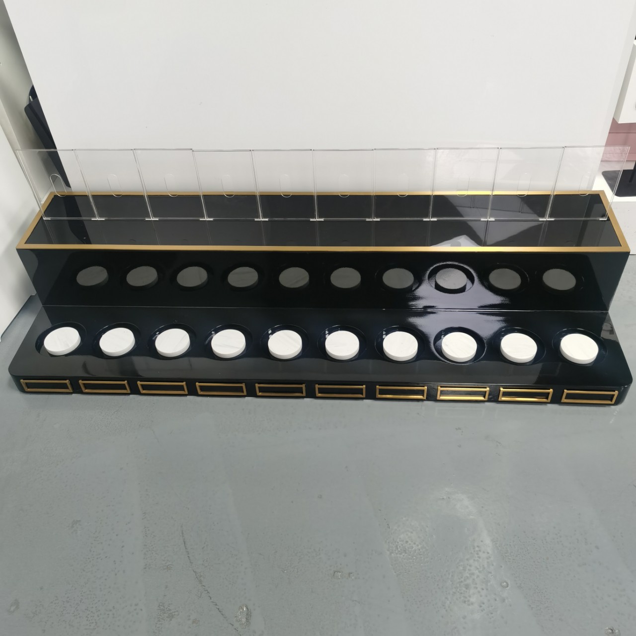 新款中岛柜台黑色亚克力木制两层香薰展示架