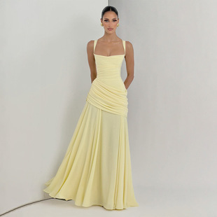 �W�����Q�ٴ�Ů�b���|���ŵ��������B��ȹ�Ը�������ɫ���|�Y��