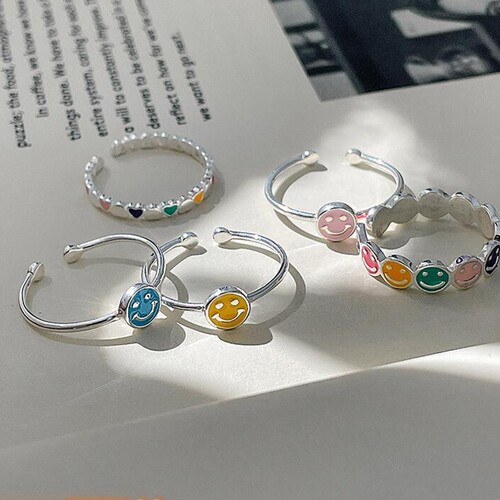 Elegant and Fashionable Women's Ring with a Unique Design, Exuding a Sense of Sophistication - Delicate and Luxurious, Featuring a Pink Diamond and Opal, Trendy Finger Ring