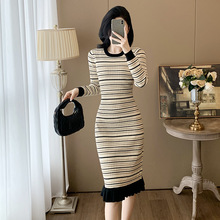小香风秋冬季新款圆领针织连衣裙女高级感条纹修身中长款包臀裙子