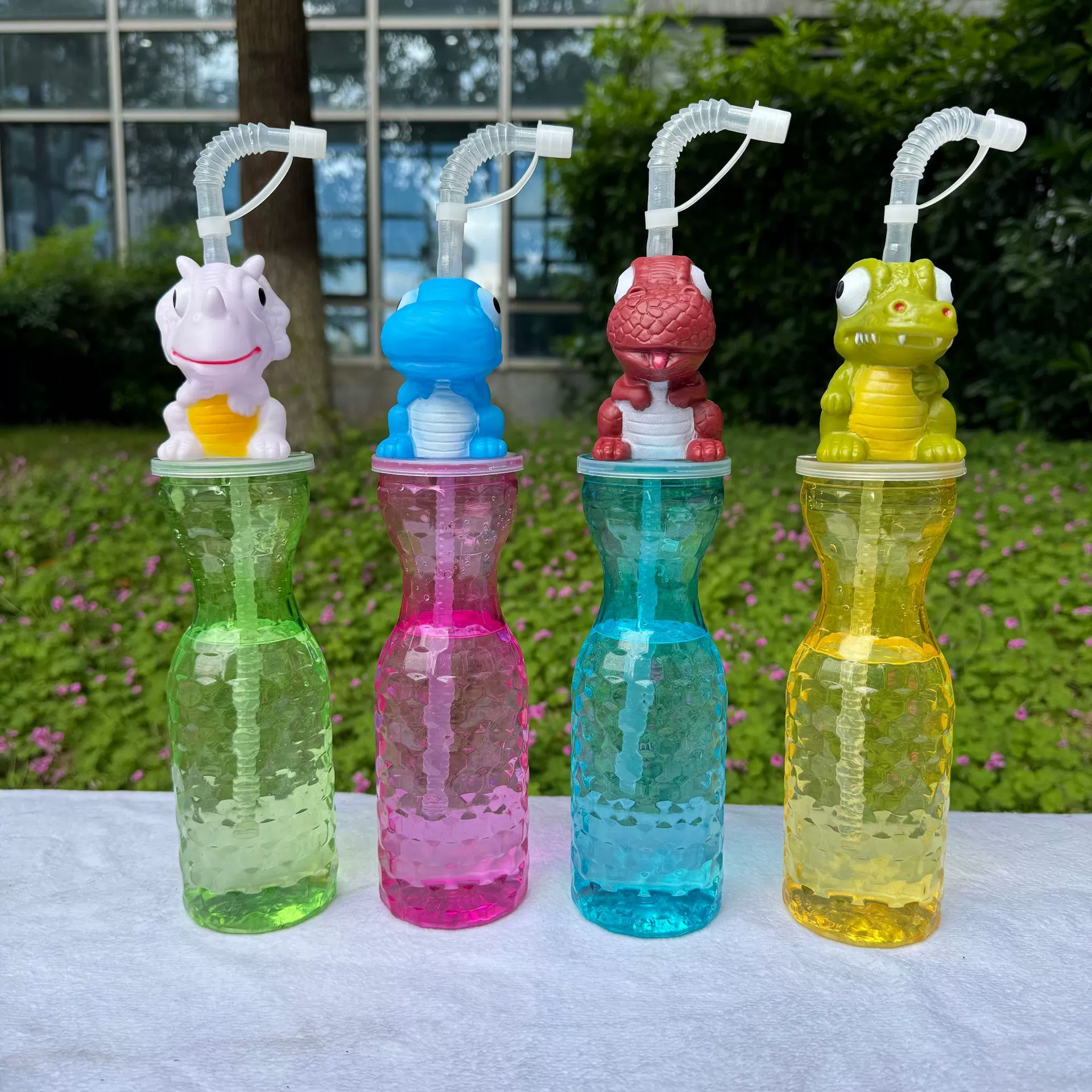 Заводская оптовая продажа новых маленьких бриллиантовых детских кружек для сока, кружек для напитков с животными, рекламных кружек с трубочкой для парков развлечений