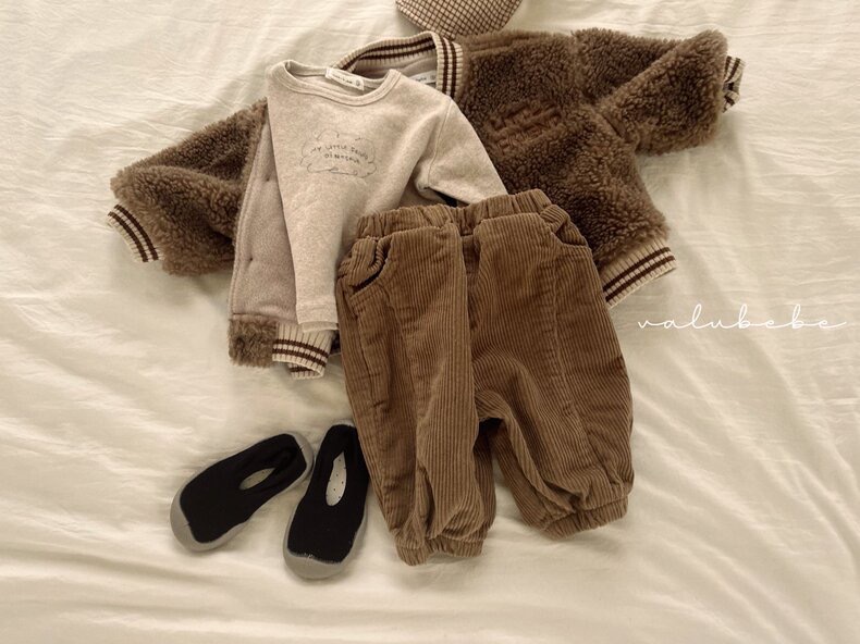 Ropa de invierno para bebés 2023 Otoño e Invierno estilo coreano ropa para niños ropa de bebé cuello redondo impreso camisa de fondo con forro polar