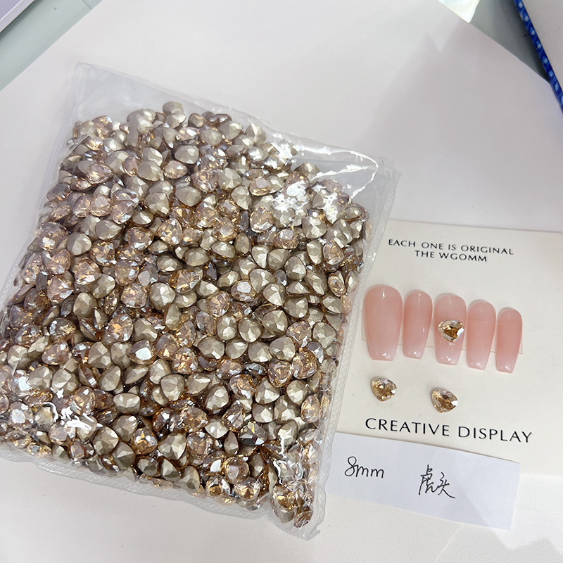 [KKK04-40] champagne Tiger Head 8 * 8mm