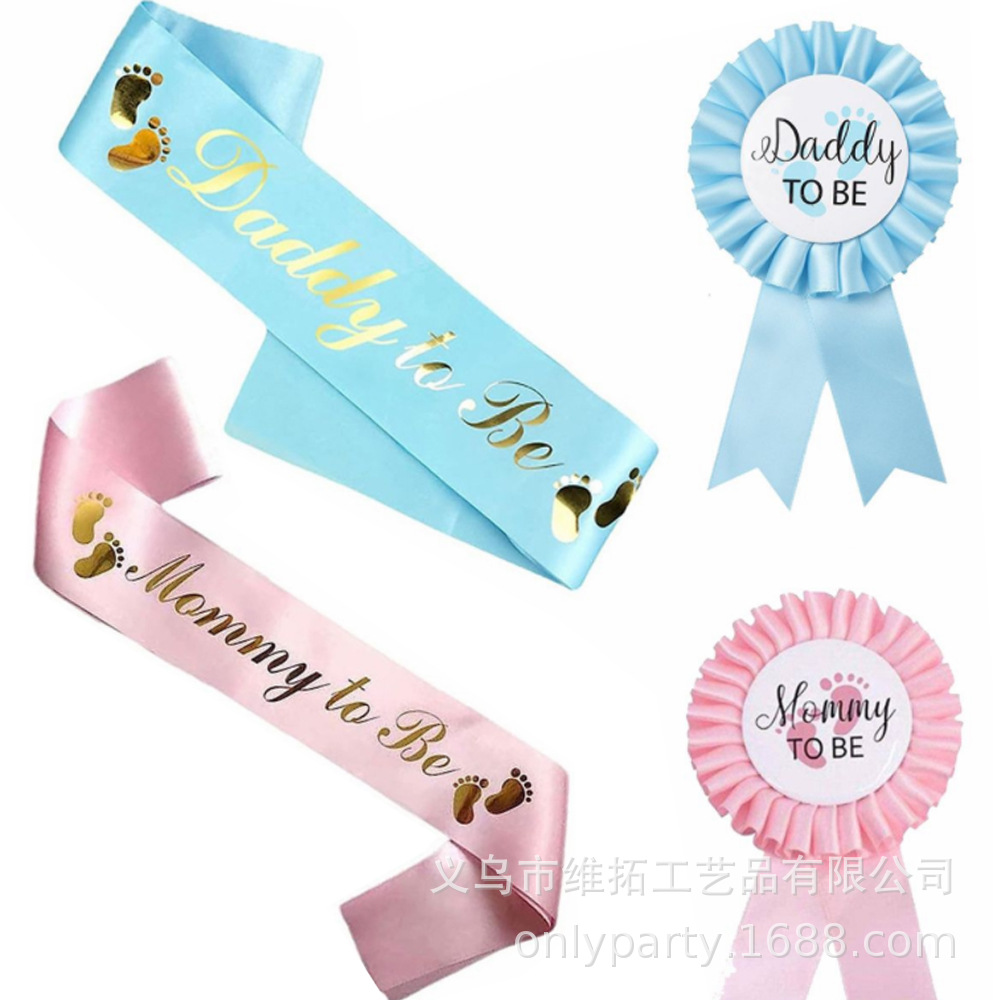 En stock Mamá y Papá etiqueta de la correa de hombro con traje de insignia bronceado mommytobo daddytobo insignia