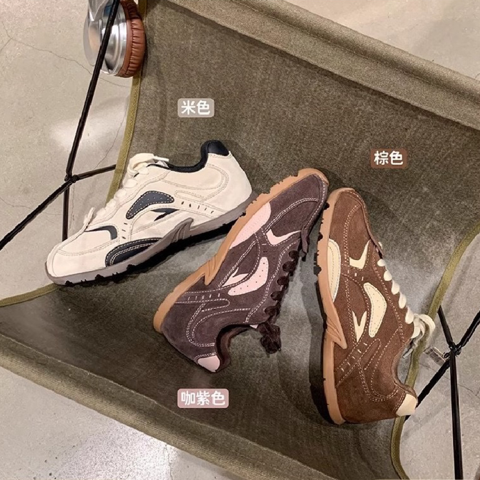 Versión de piel de vaca de la uva madre con el mismo estilo coreano de entrenamiento de correa de color aumenta la altura de los zapatos de entrenamiento deportivo de ocio para mujeres Agan