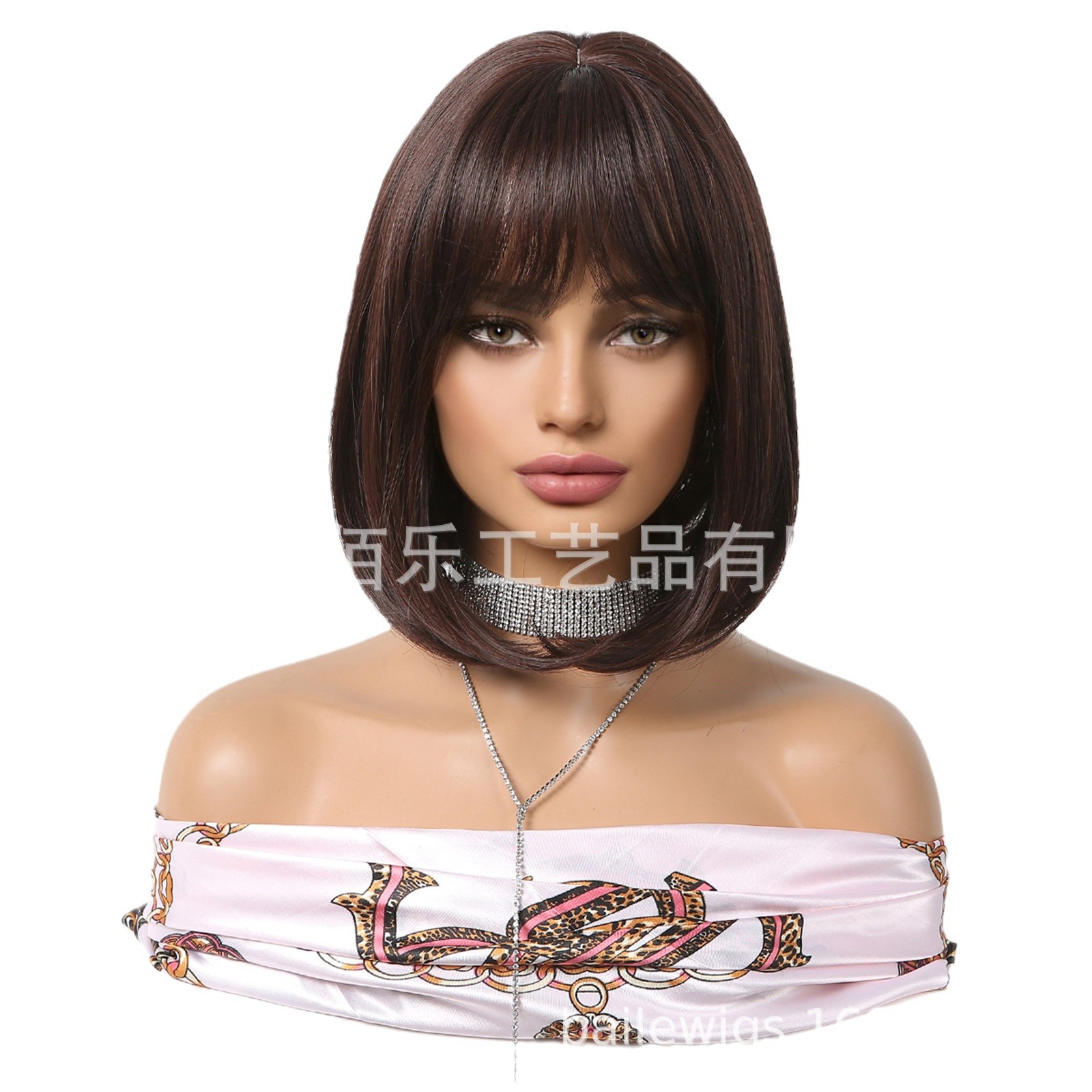 peluca marrón Qi Liu Bo Bo
