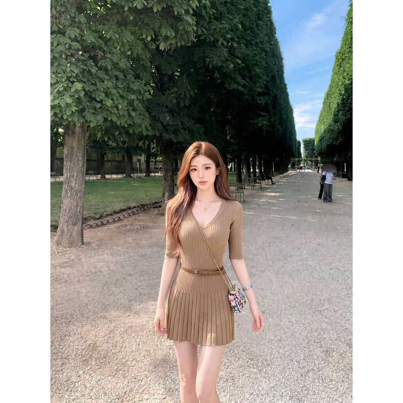 Elegant socialite style V-neck mid-sleeve knitted dress for women, summer petite waist-cinching slimming pleated short dress Elegant socialite style V-neck mid-sleeve knitted dress for women, summer petite waist-cinching slimming pleated short dress