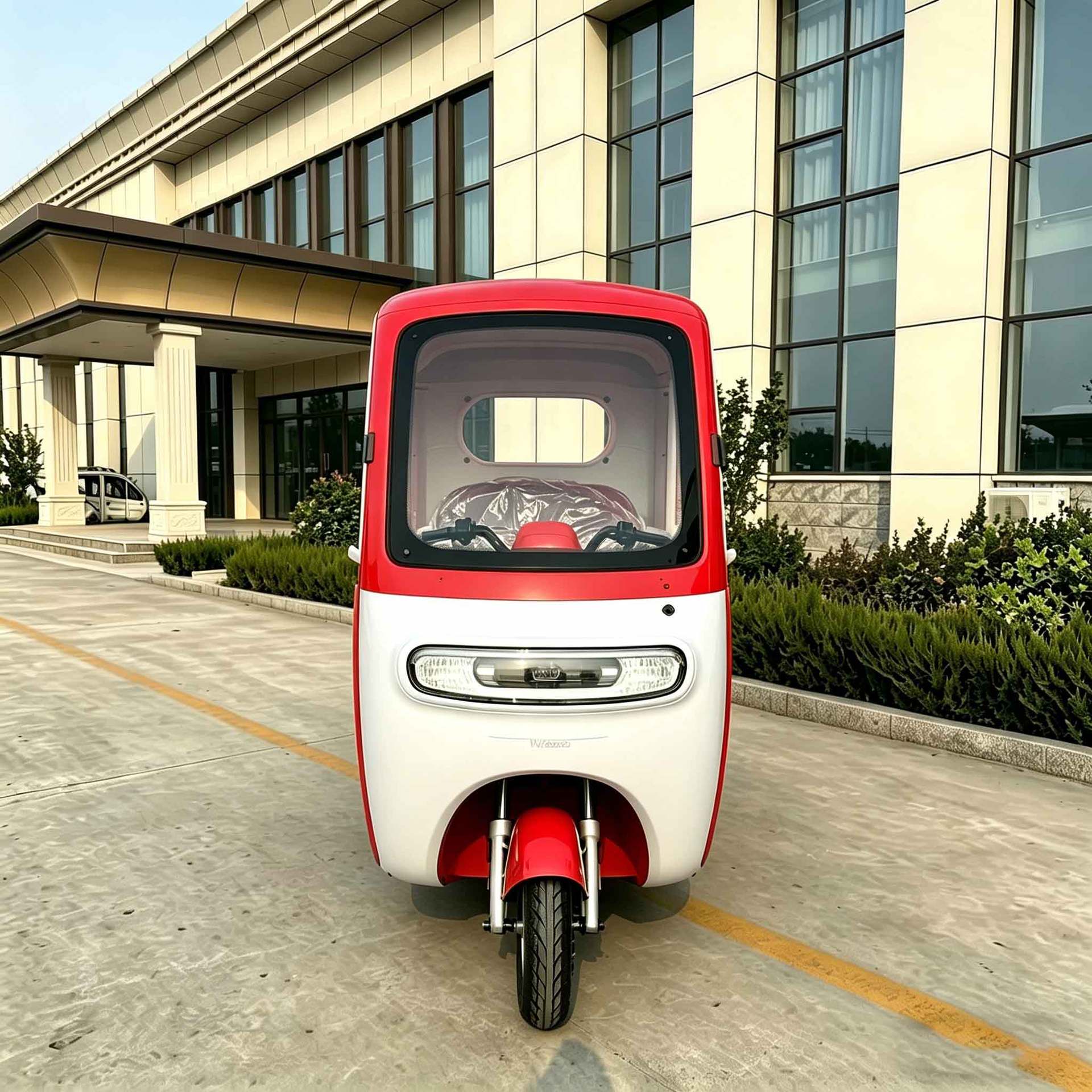 Fuel-Powered Three-Wheeled Vehicle with Canopy for Passenger Transport, Specifically for the African Market, Cross-Border Export Mobility Scooter, Comfortable Model