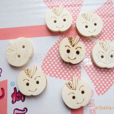 供应木头纽扣卡通儿童童装纽扣 笑脸苹果纽扣