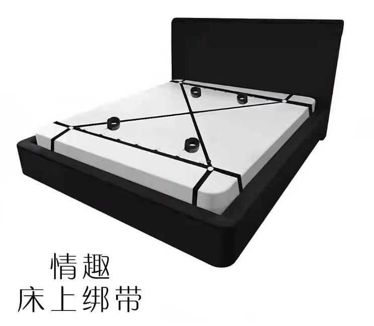 검은 네 모서리