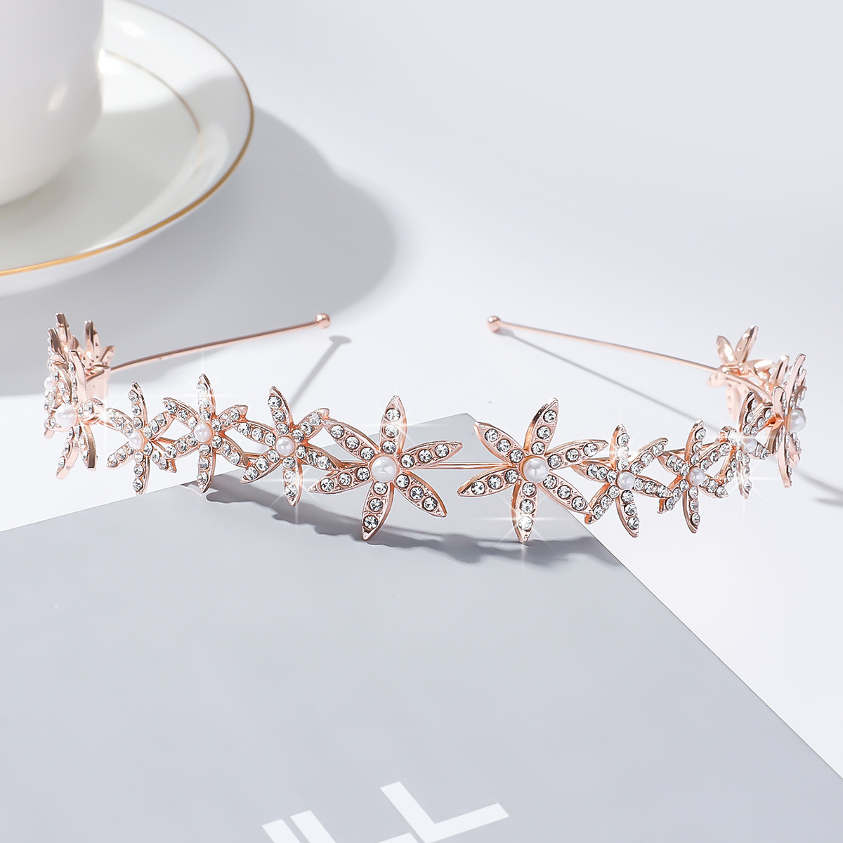 2024 nuevo copo de nieve delgado cinturón de cabeza estrella hexagonal diamante perla cinturón de pelo temperamento de verano hadas tarjeta de pelo roja en línea