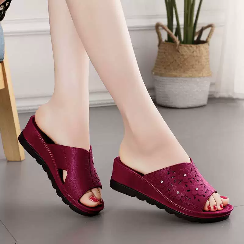 Женские летние босоножки на толстой платформе-танкетке, модные, универсальные, 2025 года, на высоком каблуке, свободные, для улицы, женские тапочки.