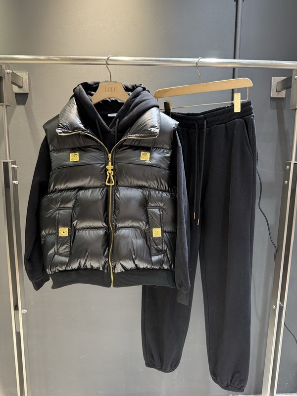 mm家25ss秋冬新款异型扣装饰棉马甲+卫衣三件套立领套装|undefined
